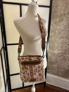 Boho Crossbody Bag in Cream and Brown - Woven Pattern